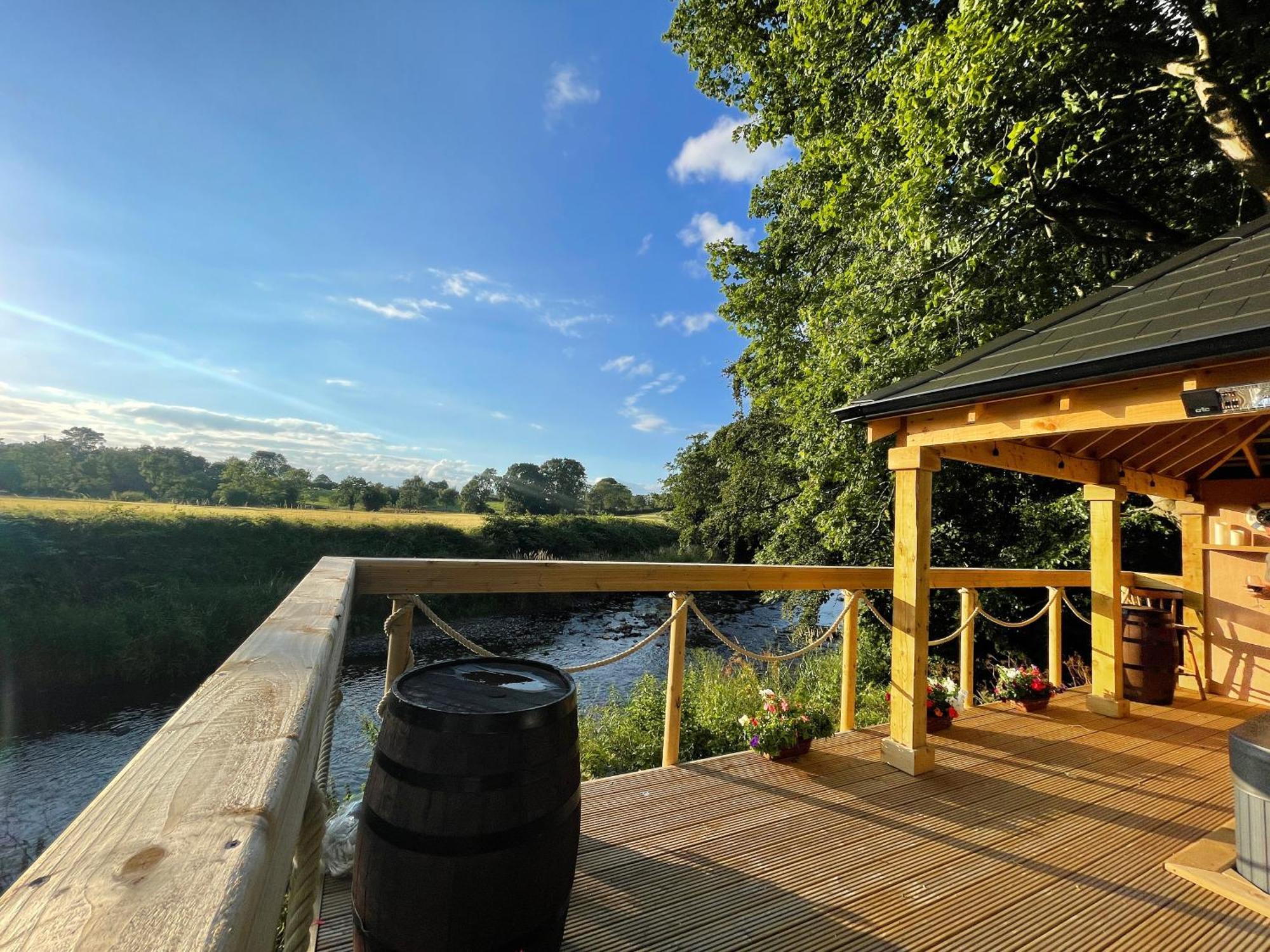Kells Luxury Accommodation In County Antrim With Riverside Hot Tub מראה חיצוני תמונה